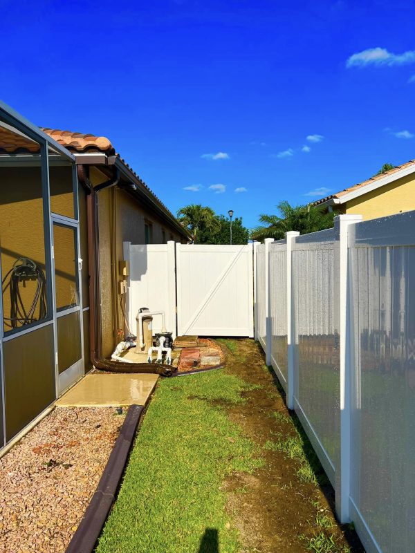 Fence instalation in Lehigh Acres Florida